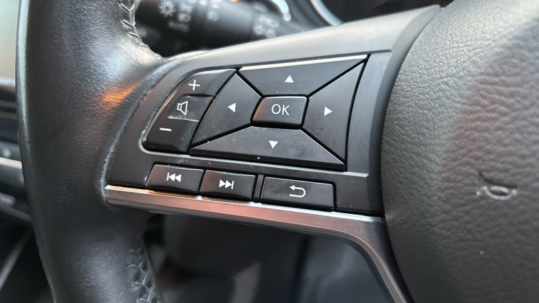 Nissan Qashqai 1.3 DiG-T N-Connecta 5dr Petrol Hatchback